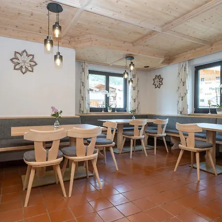 Hofers Herzstueck Couette-café